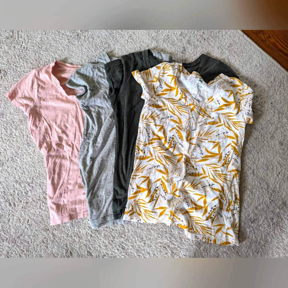 Gap T shirt lot size s